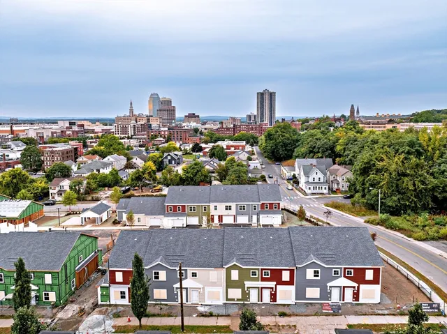 $206,000 | 64 Central Street, Unit 403, Springfield, MA 01105