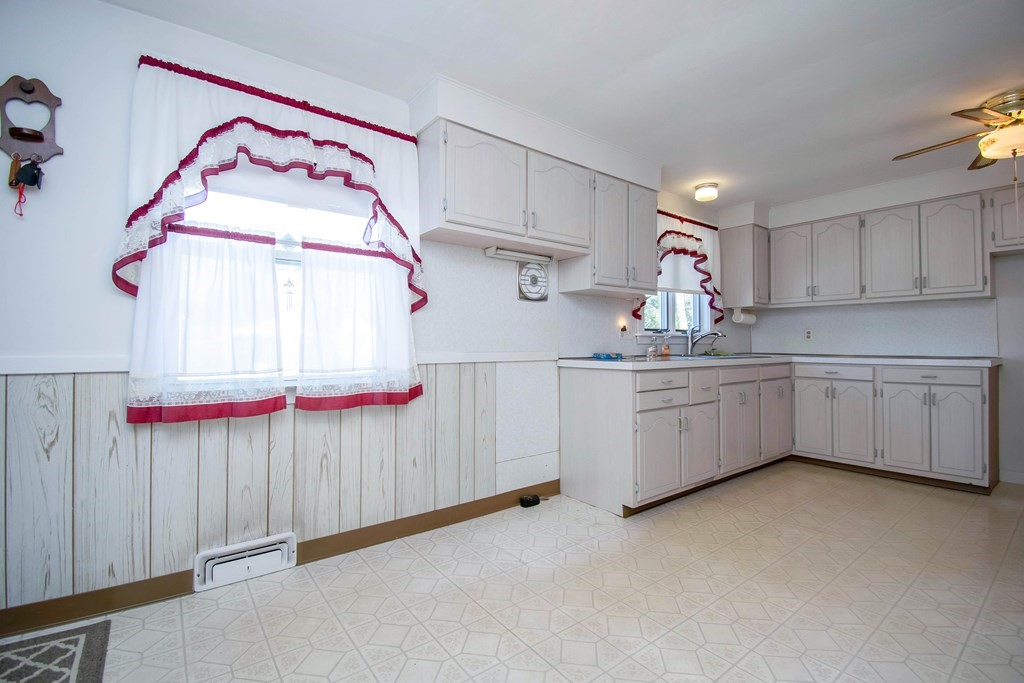 82 Louis Road Springfield, MA 01118 - Photo 12 of 41