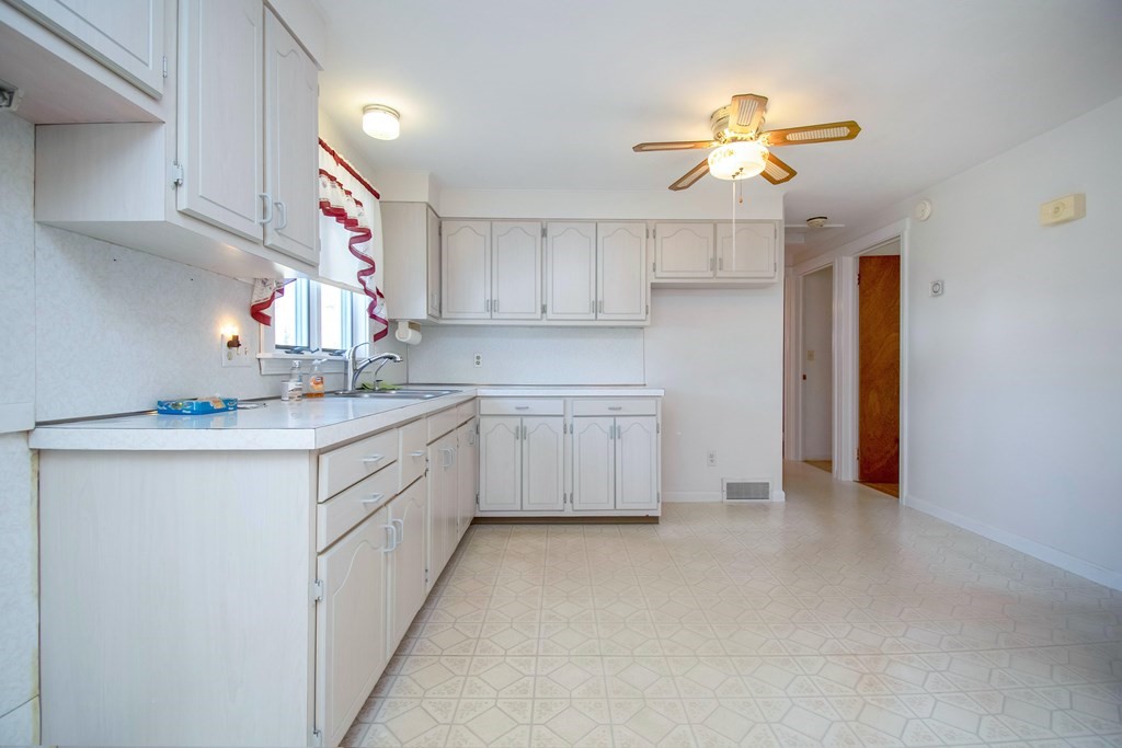 82 Louis Road Springfield, MA 01118 - Photo 14 of 41