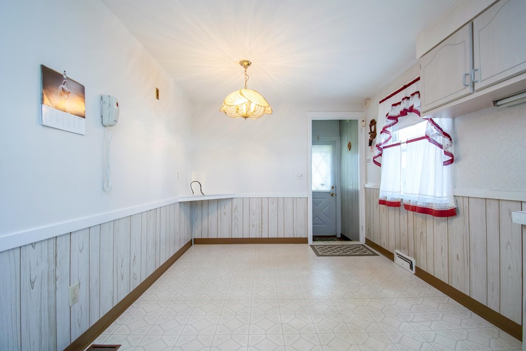 82 Louis Road Springfield, MA 01118 - Photo 16 of 41