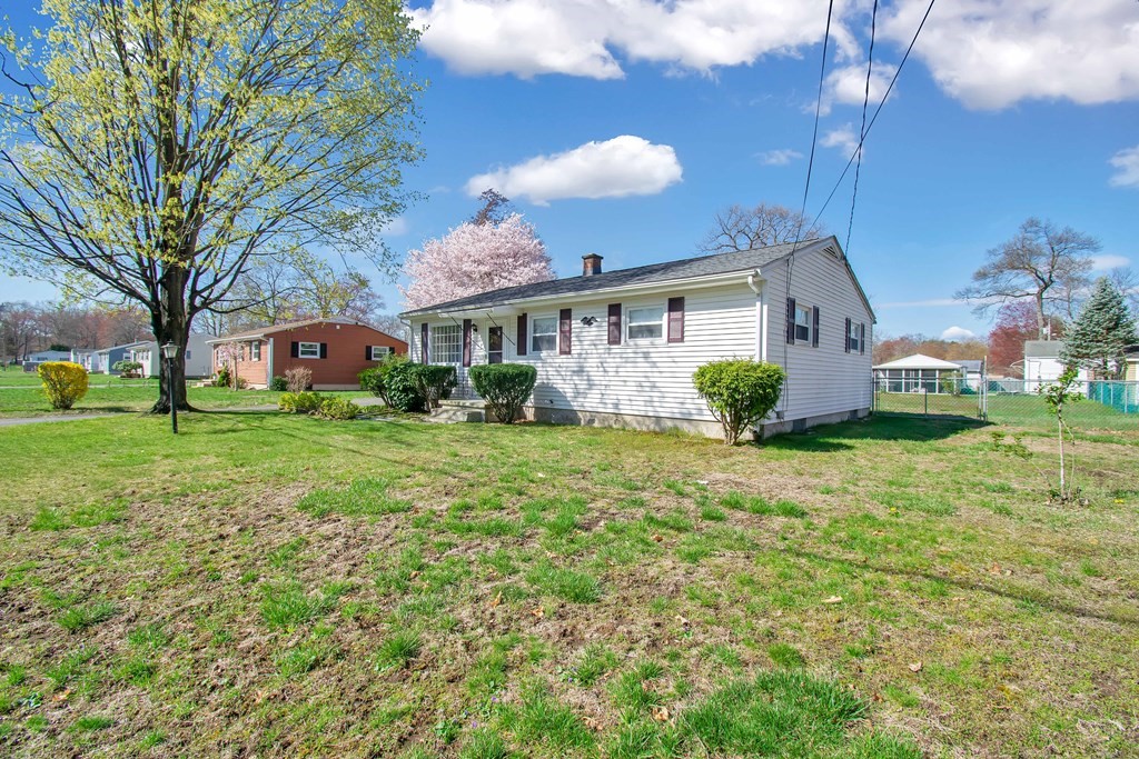 82 Louis Road Springfield, MA 01118 - Photo 2 of 41