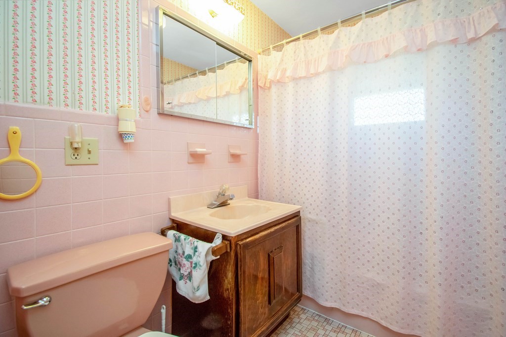 82 Louis Road Springfield, MA 01118 - Photo 22 of 41