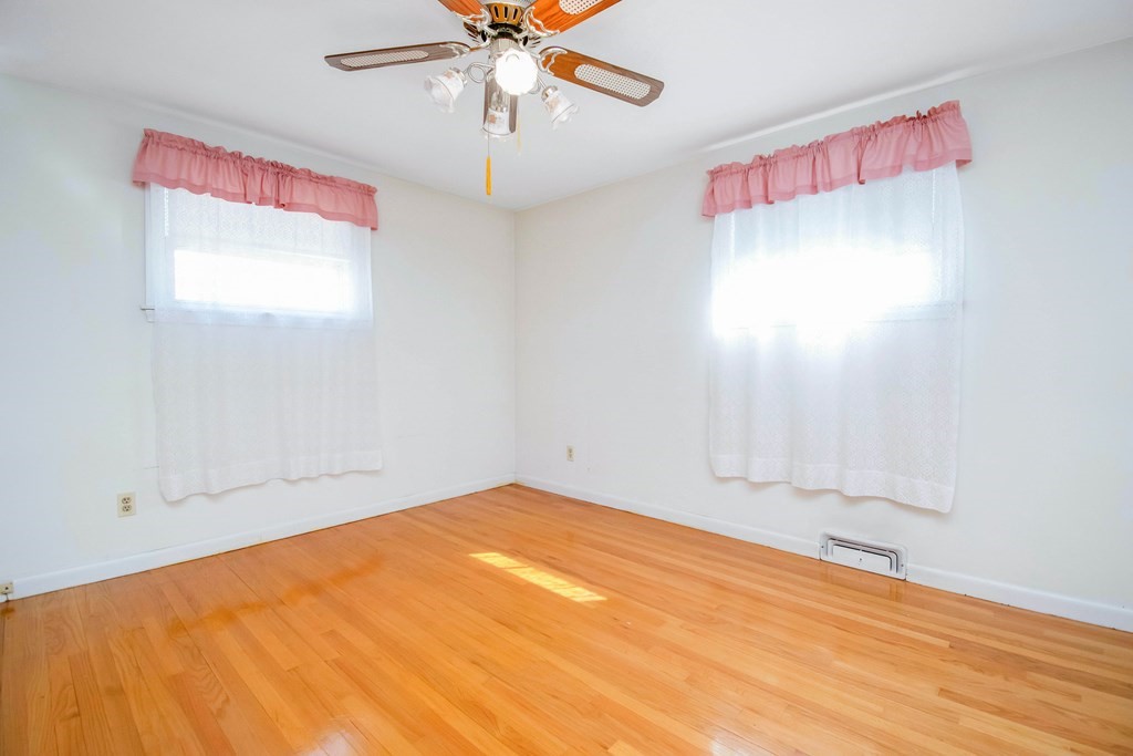 82 Louis Road Springfield, MA 01118 - Photo 27 of 41