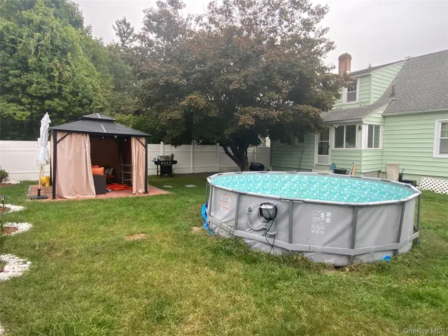 a view of a house with backyard and porch