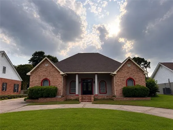 $2,300 | 220 Surrey Drive, Laplace, LA 70068