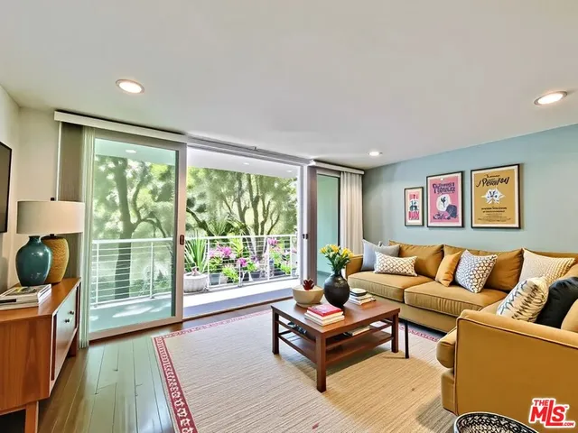 $2,695 | 1920 Hillcrest Road, Unit 8, Los Angeles, CA 90068