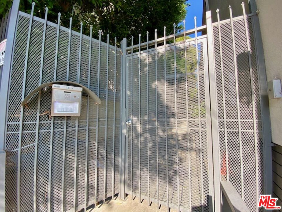 1920 Hillcrest Road, Unit 8 Los Angeles, CA 90068 - Photo 18 of 18