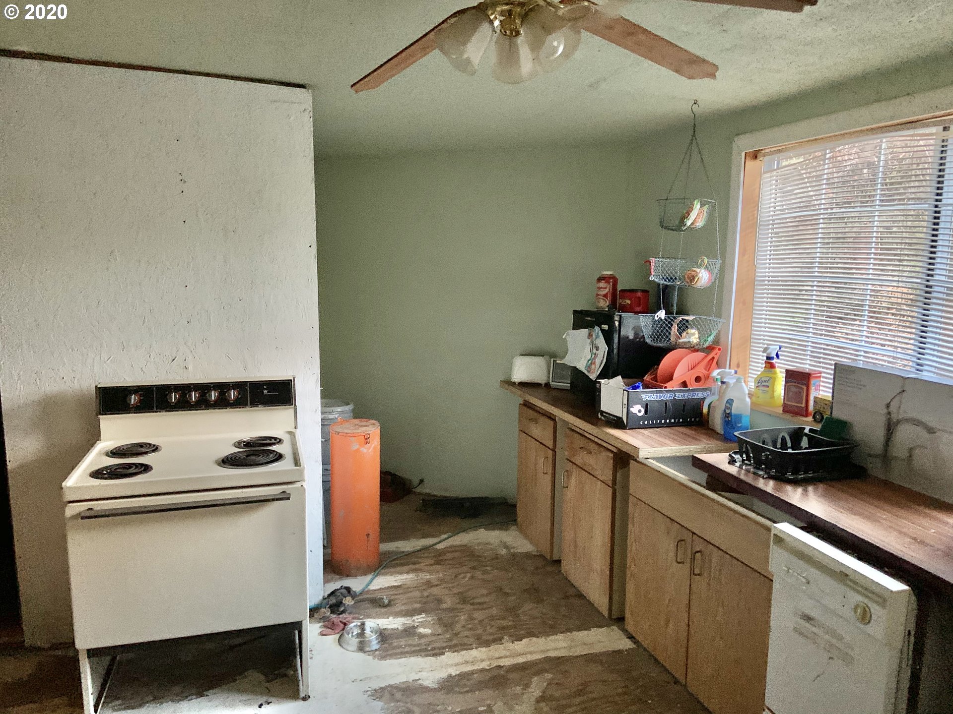 9995 Upper Olalla Road Winston, OR 97496 - Photo 8 of 29 a room with storage and utility