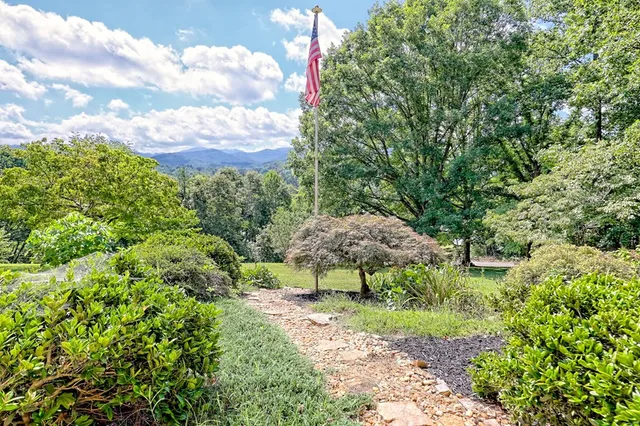 $624,500 | 136 Elf School Road, Hayesville, NC 28904