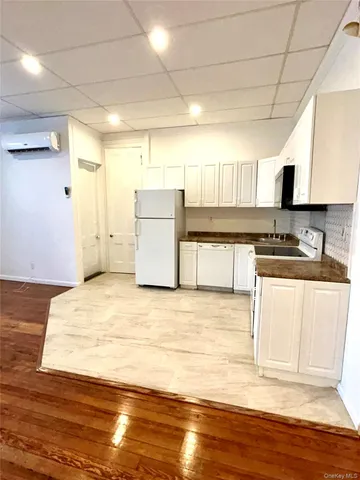 $2,800 | 48 West Main Street, Riverhead, NY 11901