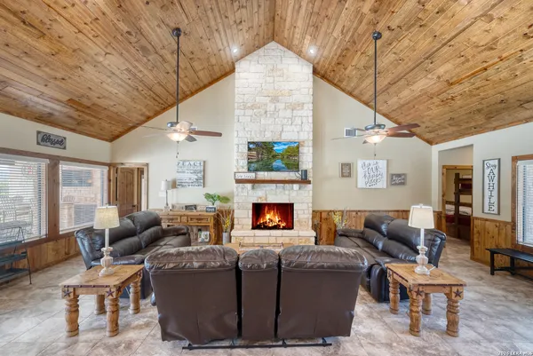 $775,000 | 274 Mountain Laurel Lane, Concan, TX 78838