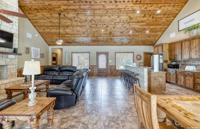 $775,000 | 274 Mountain Laurel Lane, Concan, TX 78838