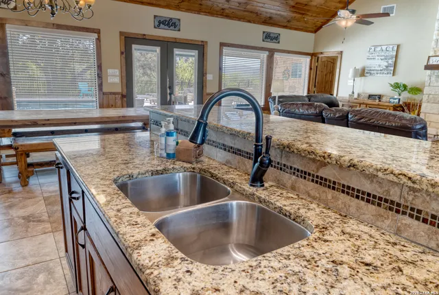 $775,000 | 274 Mountain Laurel Lane, Concan, TX 78838