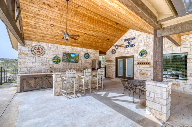 $775,000 | 274 Mountain Laurel Lane, Concan, TX 78838