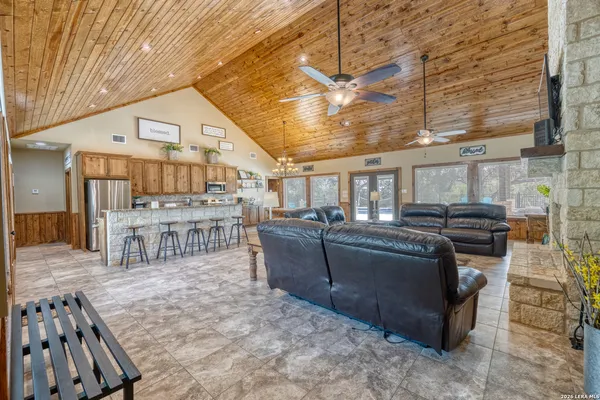 $775,000 | 274 Mountain Laurel Lane, Concan, TX 78838