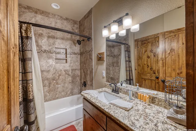 $775,000 | 274 Mountain Laurel Lane, Concan, TX 78838