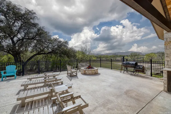 $775,000 | 274 Mountain Laurel Lane, Concan, TX 78838