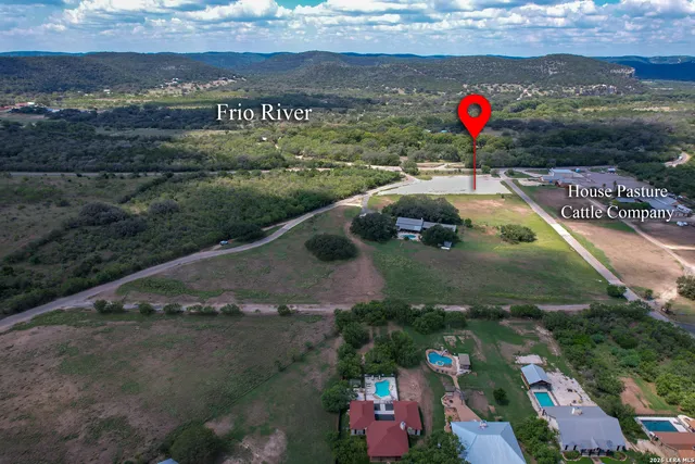 $775,000 | 274 Mountain Laurel Lane, Concan, TX 78838