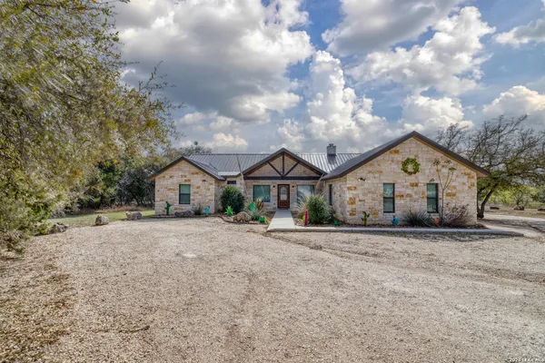 $775,000 | 274 Mountain Laurel Lane, Concan, TX 78838