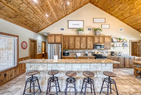 $775,000 | 274 Mountain Laurel Lane, Concan, TX 78838
