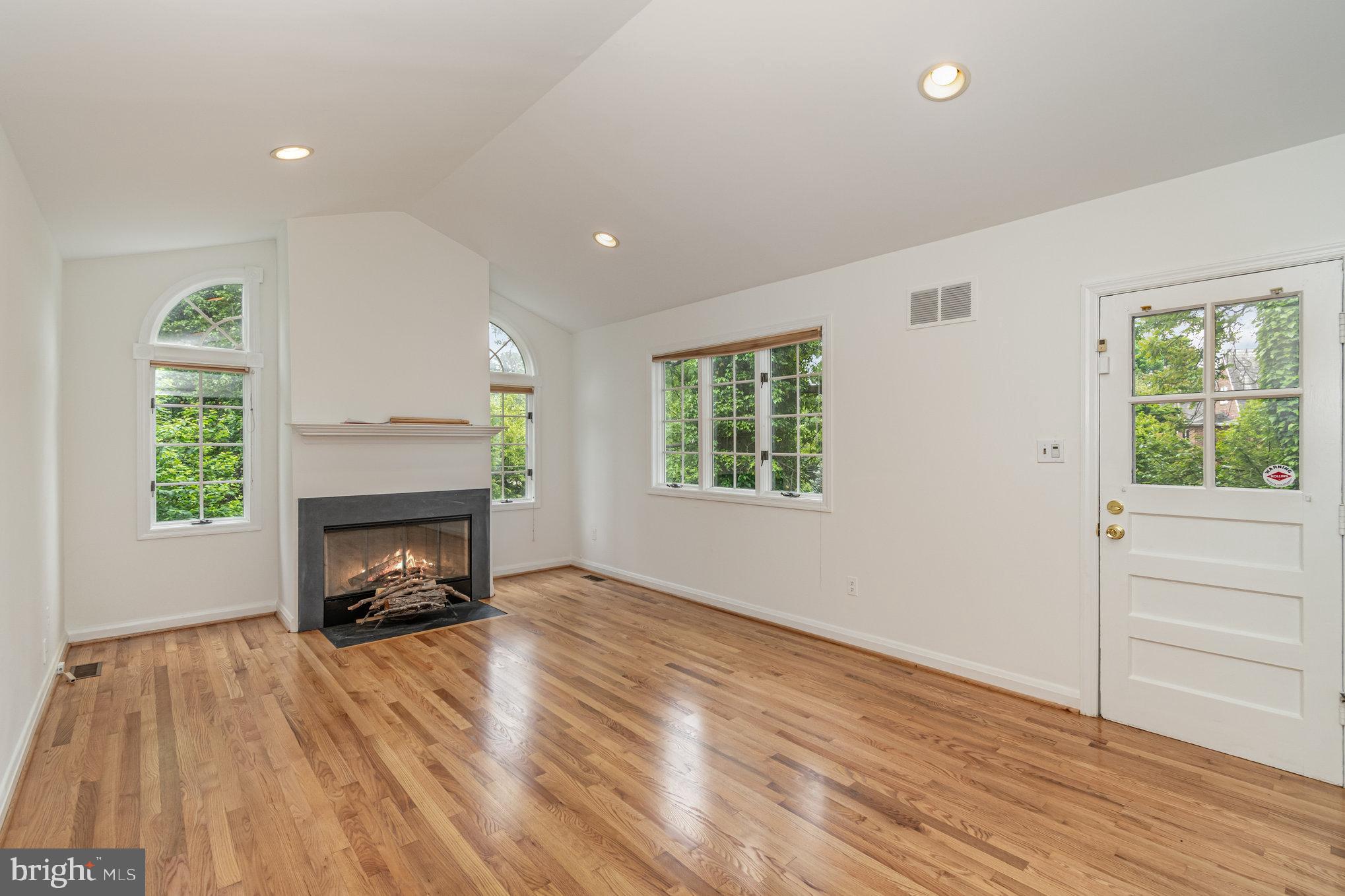 4301 Wickford Road Baltimore, MD 21210 - Photo 7 of 30