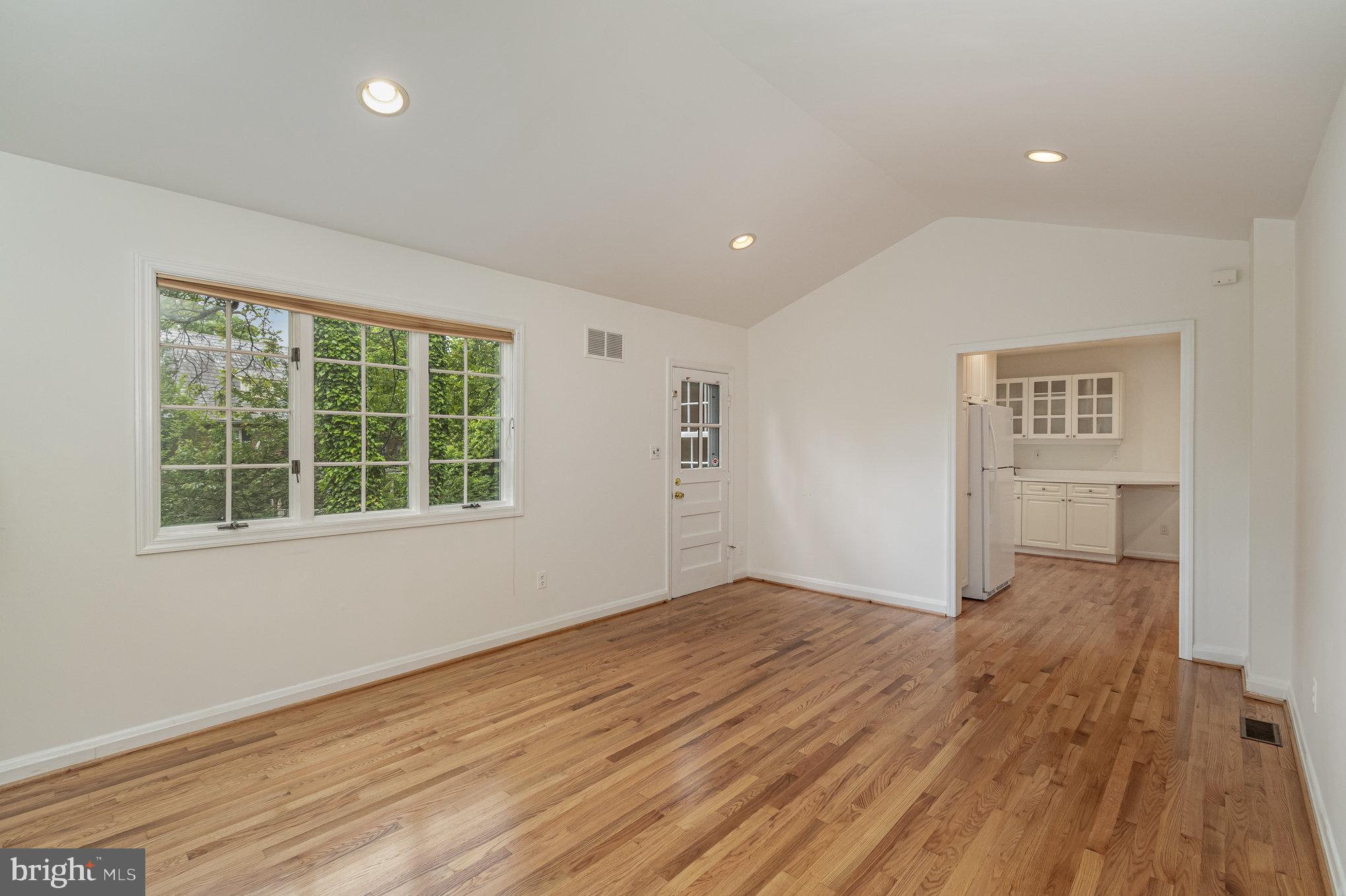 4301 Wickford Road Baltimore, MD 21210 - Photo 8 of 30