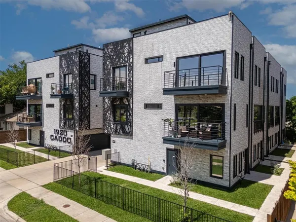 a view of house with yard