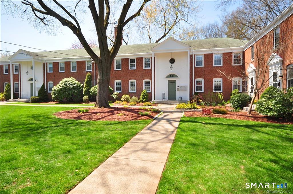 53 Robin Road, Unit B1 West Hartford, CT 06119 - Photo 1 of 17