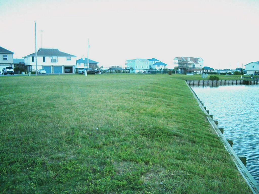 2 North Redwing Street La Marque, TX 77568 - Photo 6 of 9
