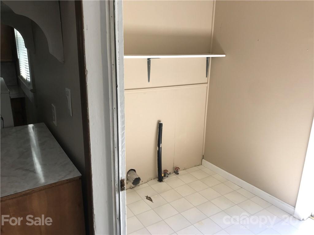 332 Crawley Drive Morganton, NC 28655 - Photo 8 of 15 a bathroom with a sink