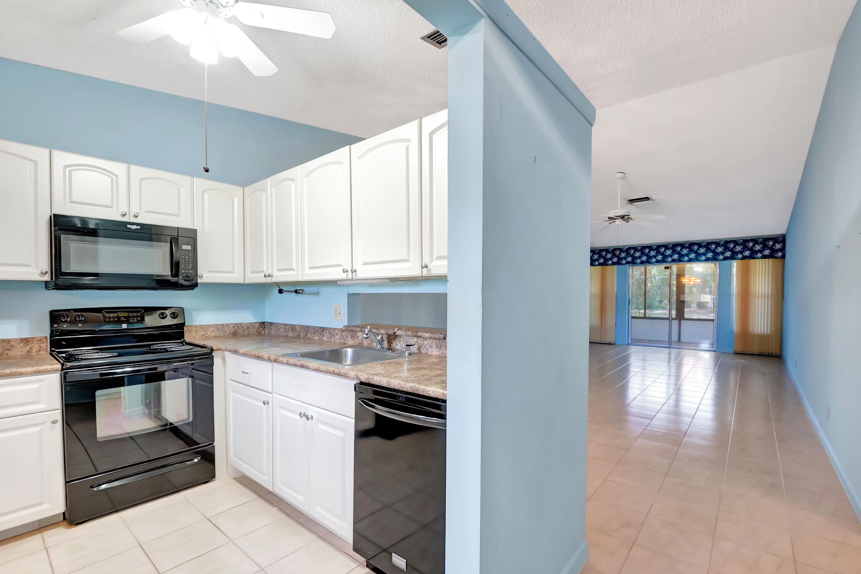 18575 Egret Way Boca Raton, FL 33496 - Photo 7 of 42 DSC_6438