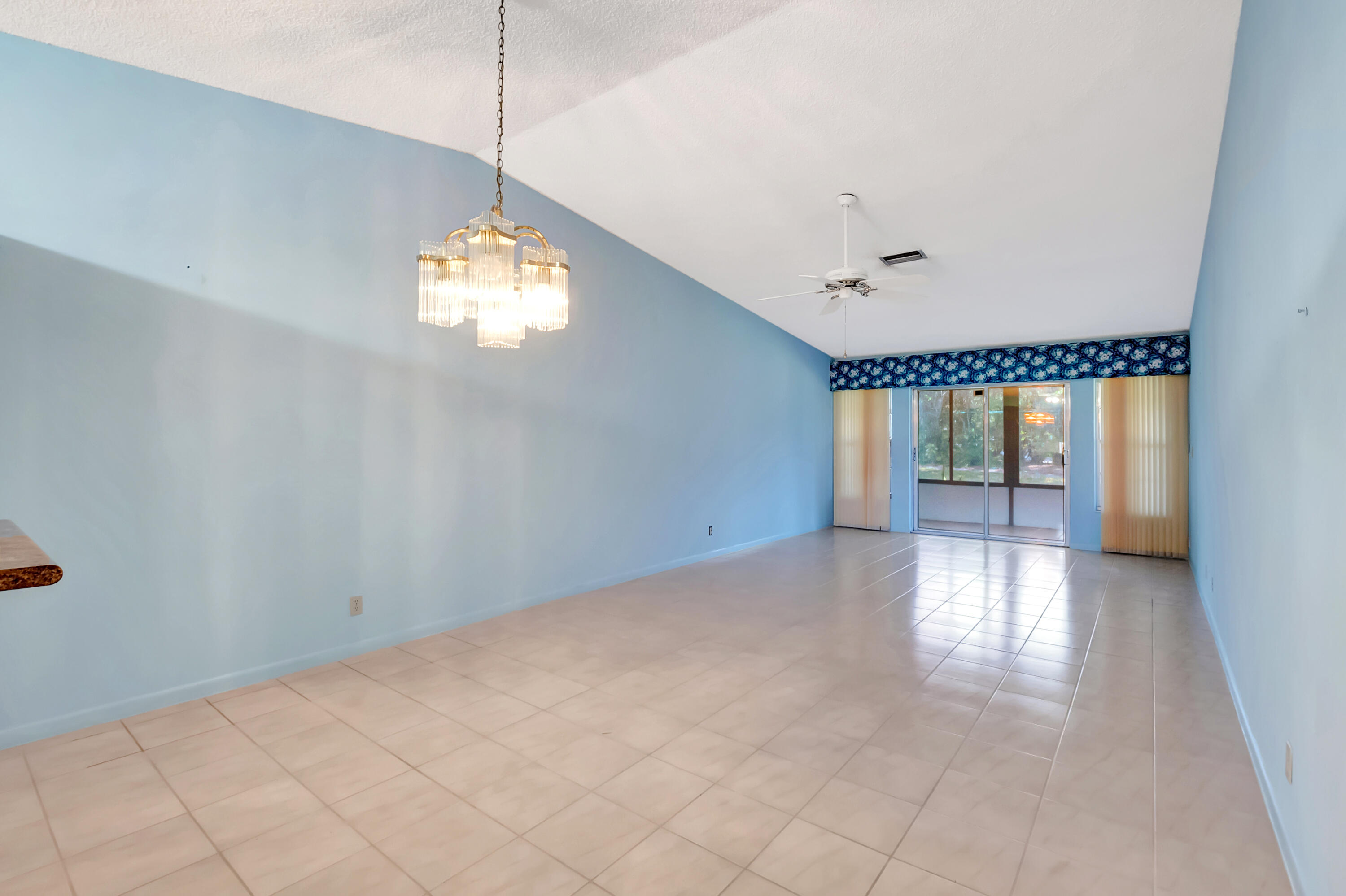 18575 Egret Way Boca Raton, FL 33496 - Photo 8 of 42 DSC_6443