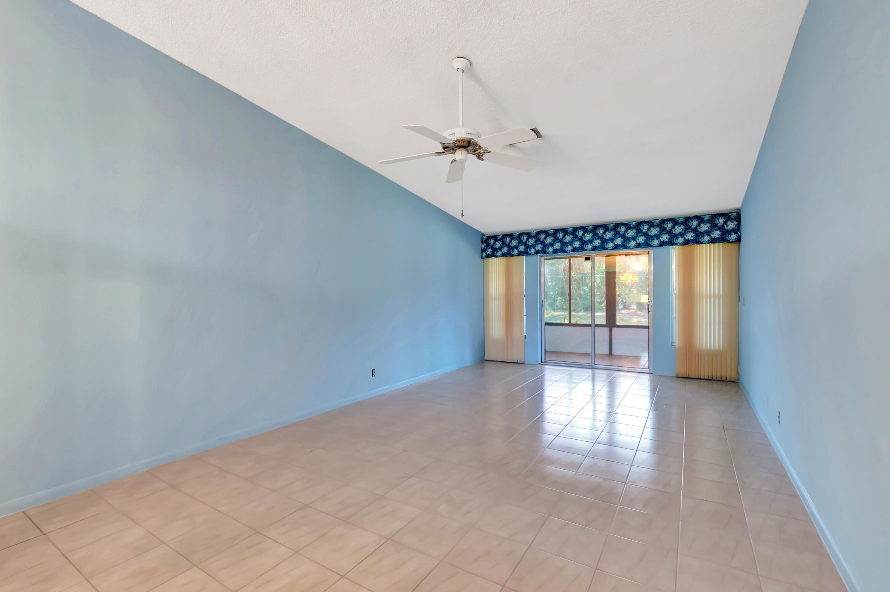 18575 Egret Way Boca Raton, FL 33496 - Photo 9 of 42 DSC_6448