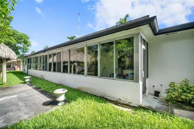 a view of a house with backyard and sitting area