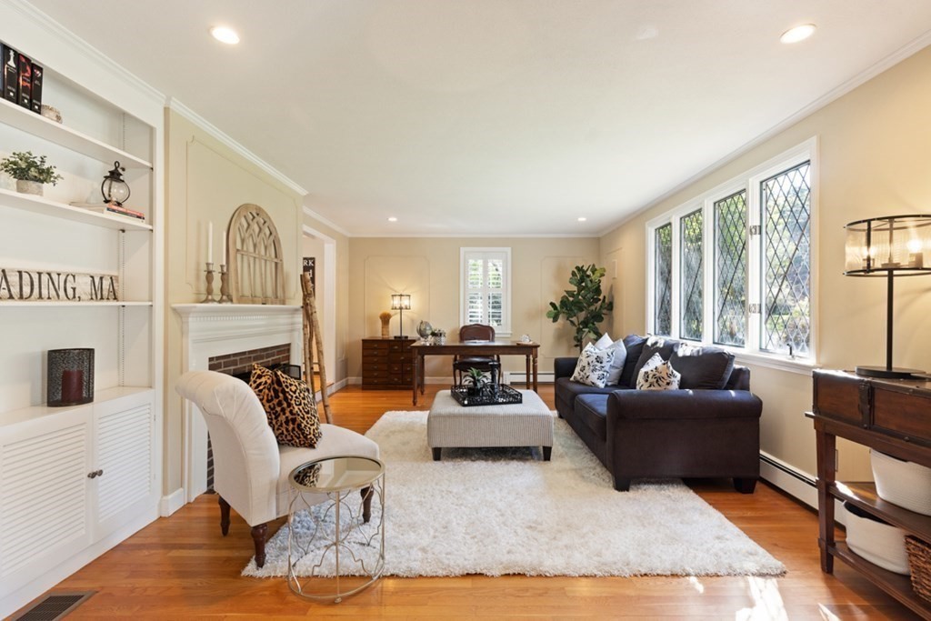 14 Dean Road Reading, MA 01867 - Photo 8 of 42 Gallery Image 8