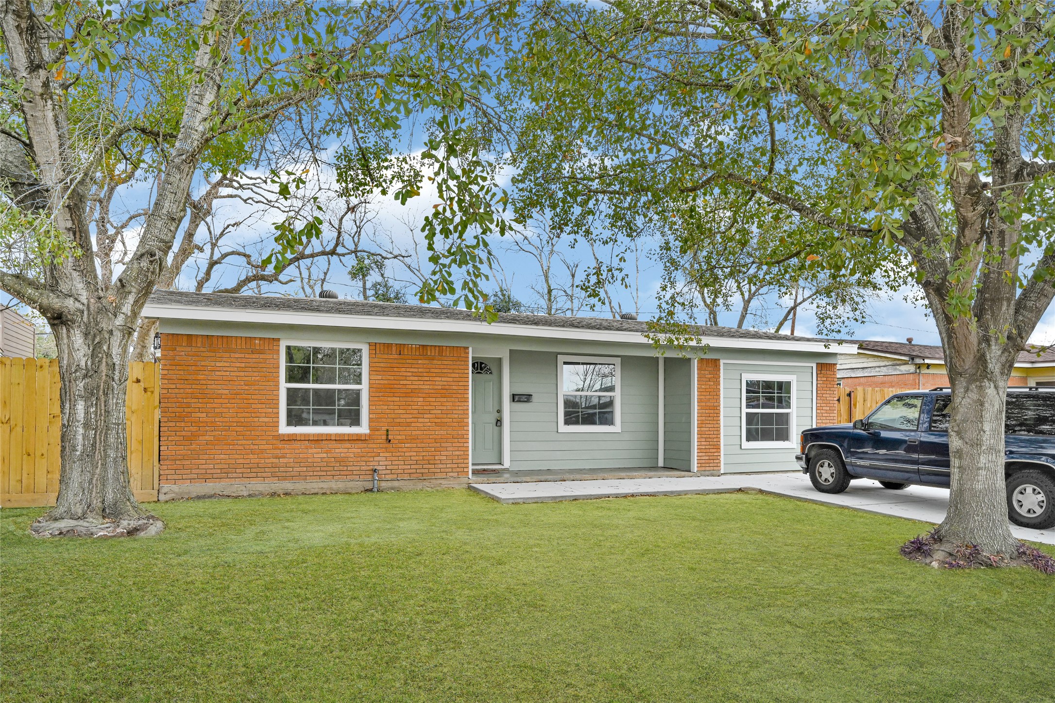 8526 Vennard Road Houston, TX 77034 - Photo 3 of 22 front view of a house with a garden
