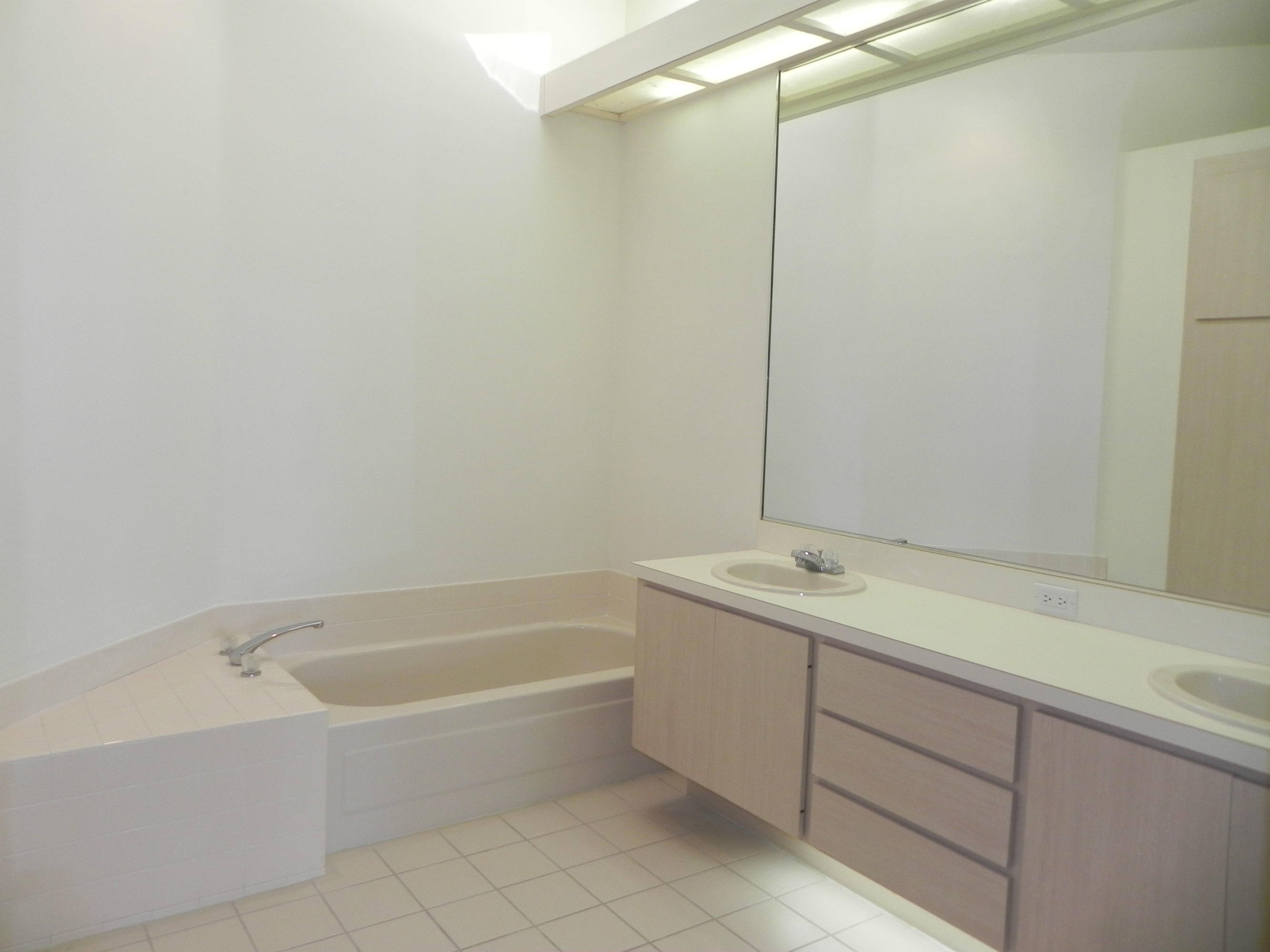 164 Hampton Circle Jupiter, FL 33458 - Photo 13 of 25 MASTER BATHROOM