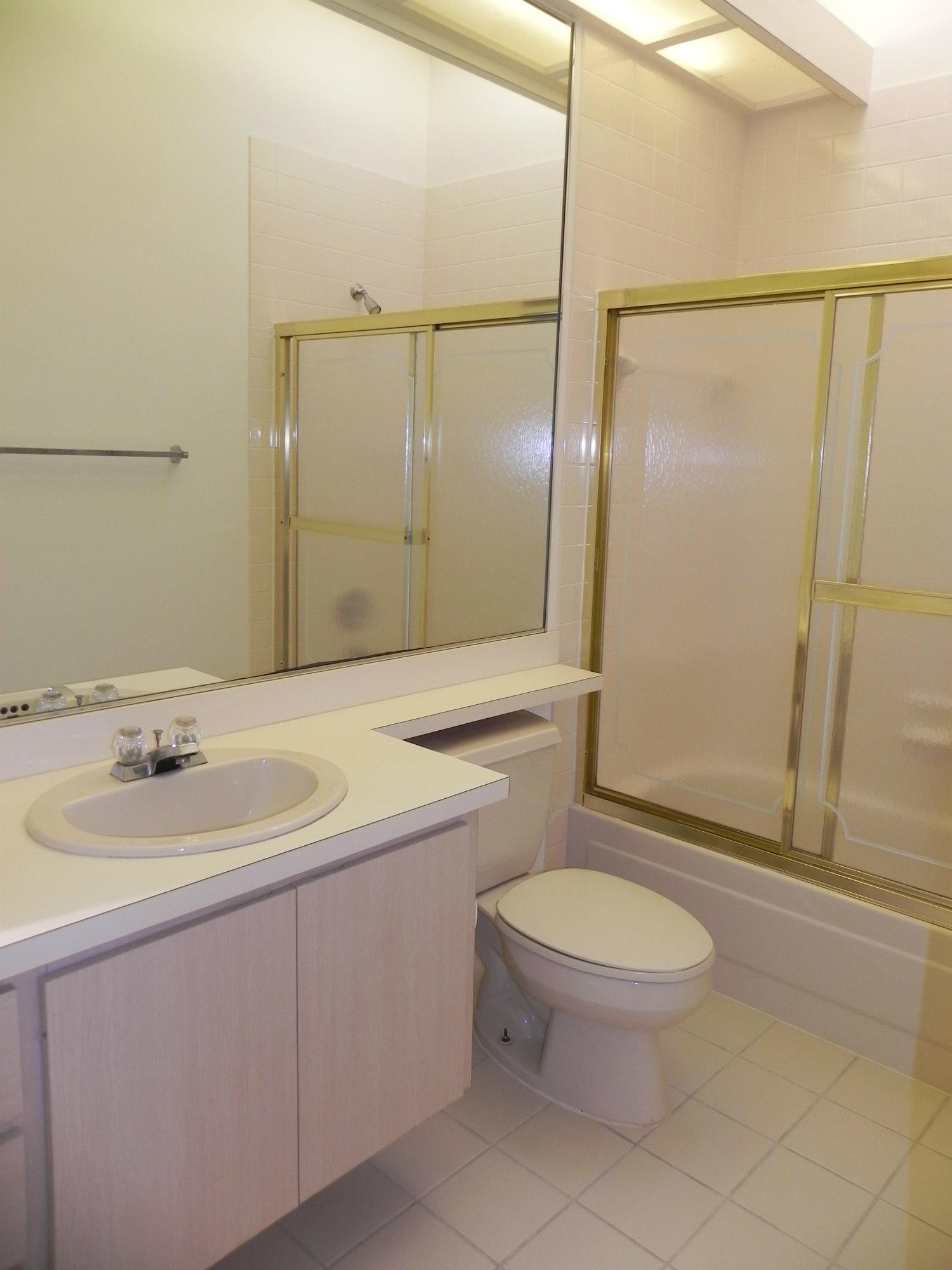 164 Hampton Circle Jupiter, FL 33458 - Photo 16 of 25 GUEST BATHROOM