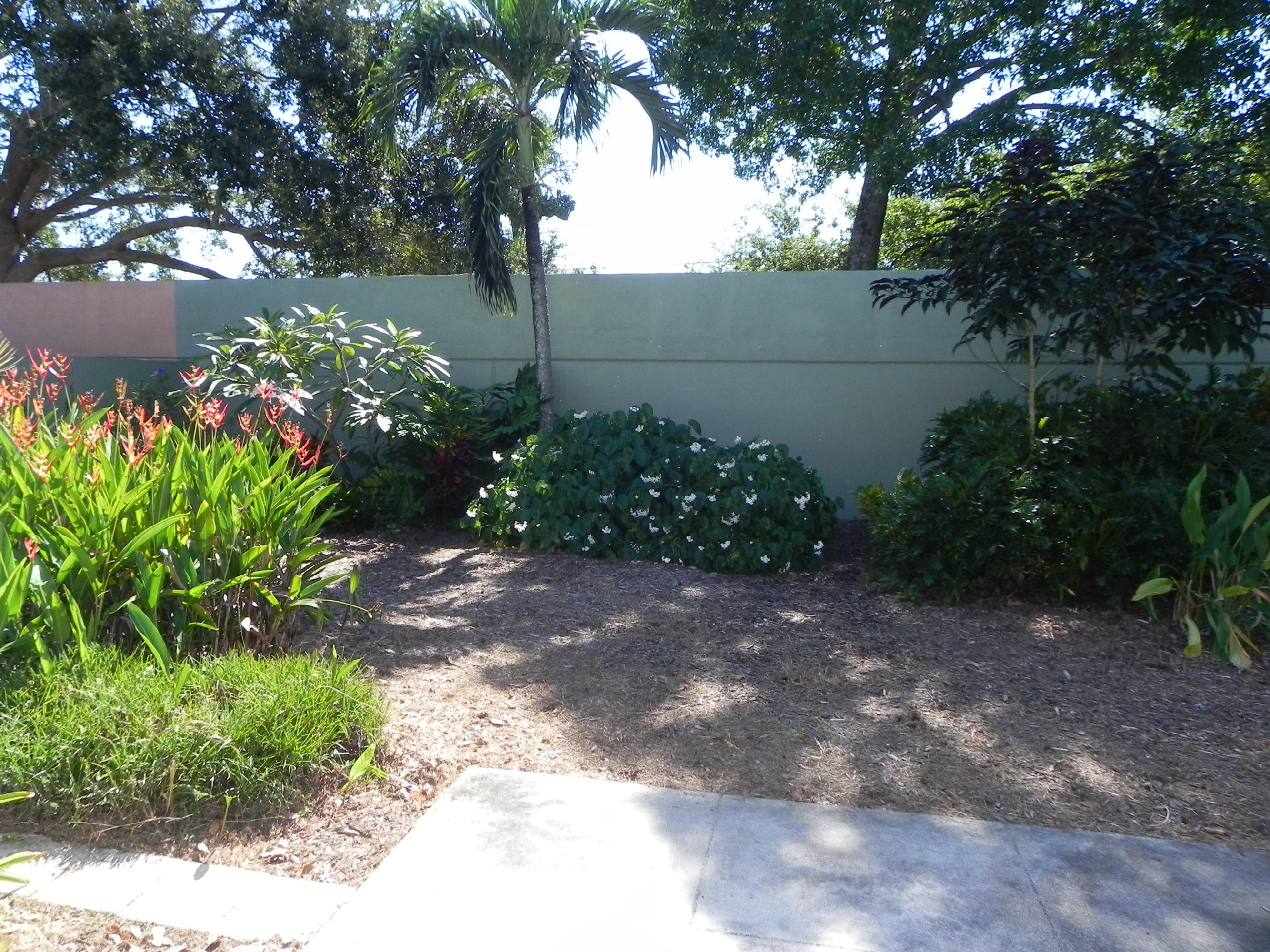 164 Hampton Circle Jupiter, FL 33458 - Photo 20 of 25 REAR YARD
