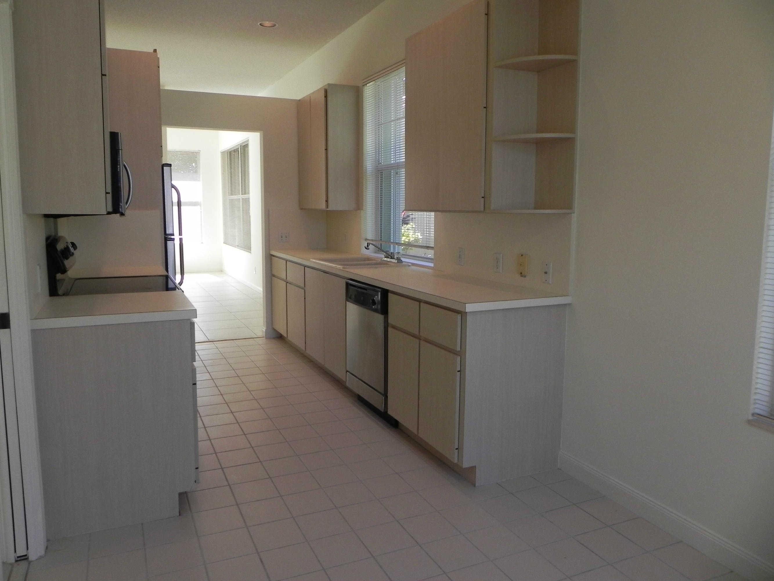 164 Hampton Circle Jupiter, FL 33458 - Photo 4 of 25 ALTERNATE KITCHEN VIEW