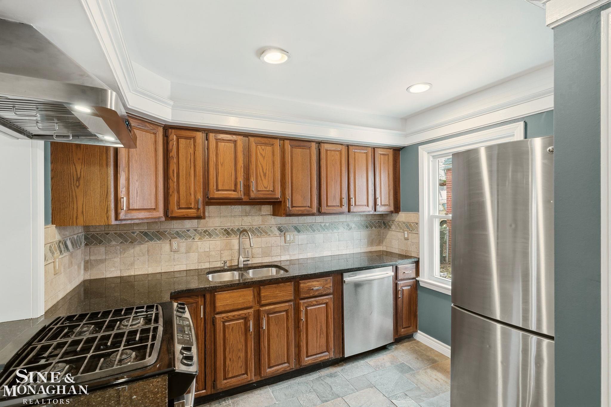 1641 Hampton Road Grosse Pointe Woods, MI 48236 - Photo 18 of 70