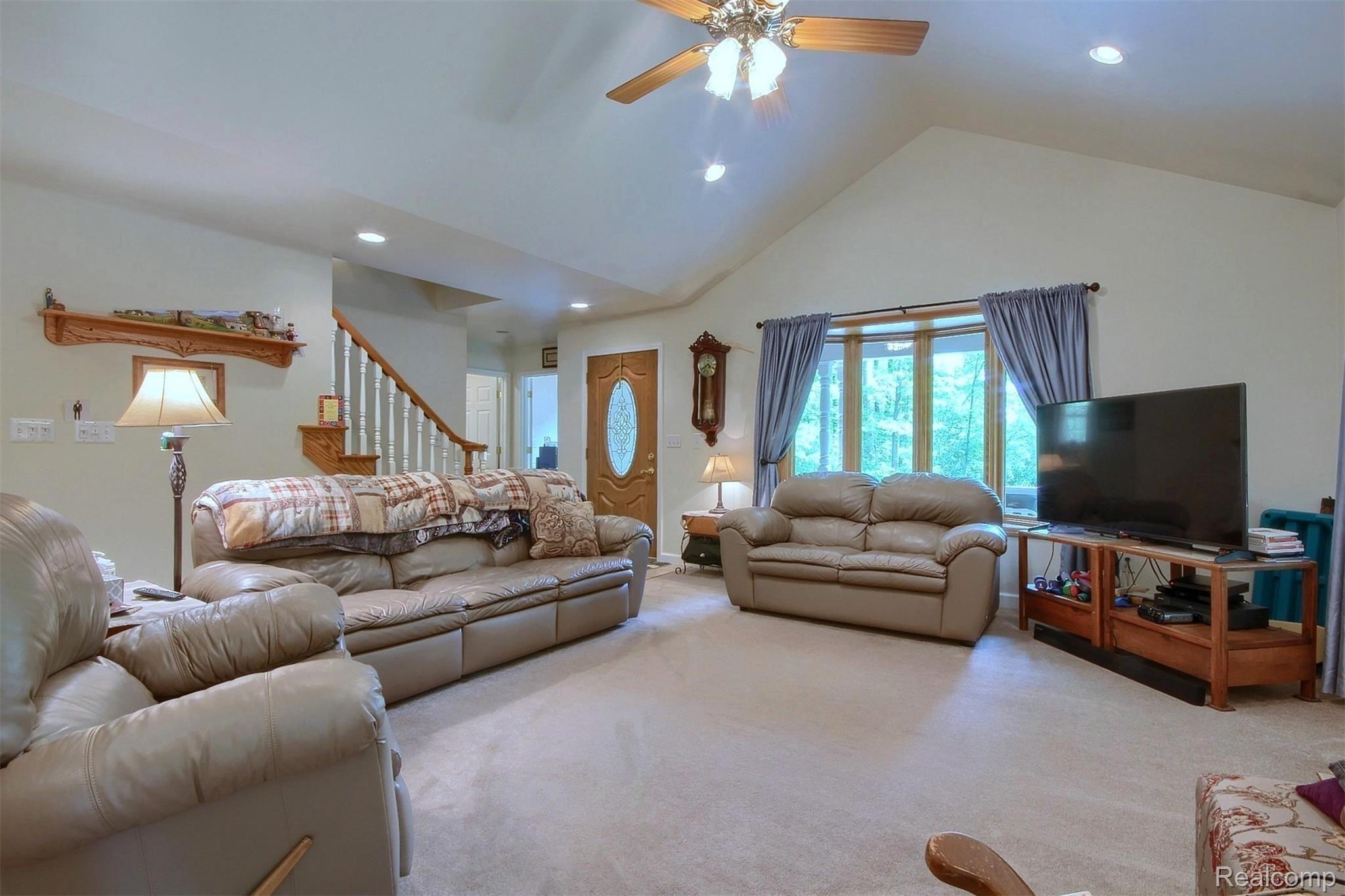 29098 Crawford Road Romulus, MI 48174 - Photo 10 of 38 10-Living Room 3rd View.jpg