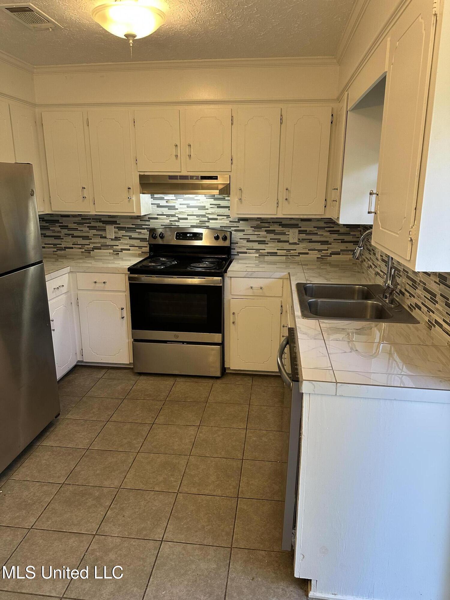 5551 Will O Run Circle Jackson, MS 39212 - Photo 3 of 11 Kitchen