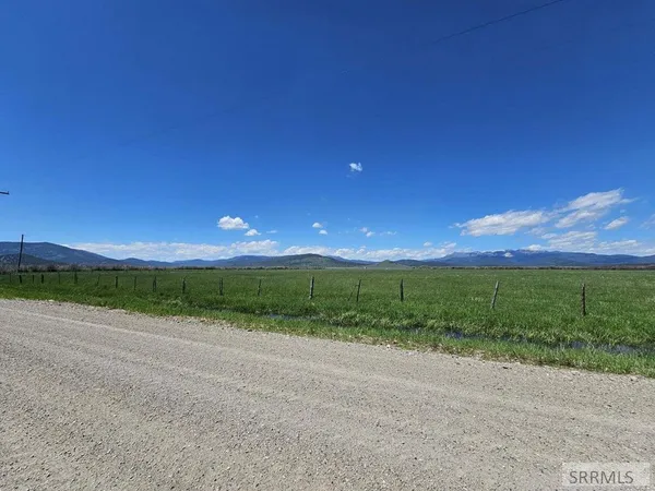 $300,000 | 1660 East Camas Road, Lima, ID 59739