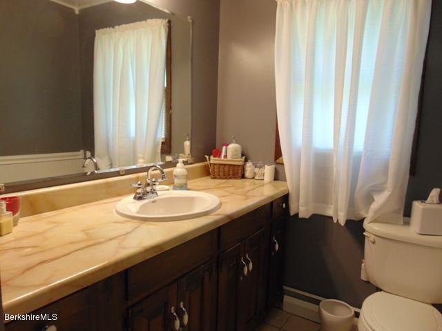 11 Constitution Road Pittsfield, MA 01201 - Photo 17 of 29 11 Constitution (31)
