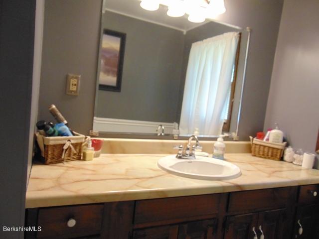 11 Constitution Road Pittsfield, MA 01201 - Photo 18 of 29 11 Constitution (32)