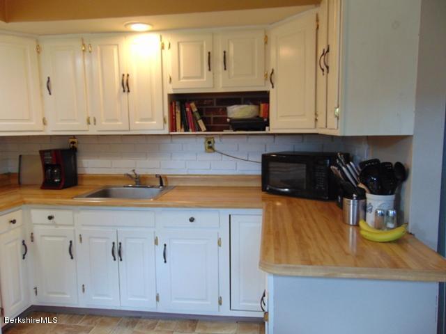 11 Constitution Road Pittsfield, MA 01201 - Photo 29 of 29 11 Constitution (44)