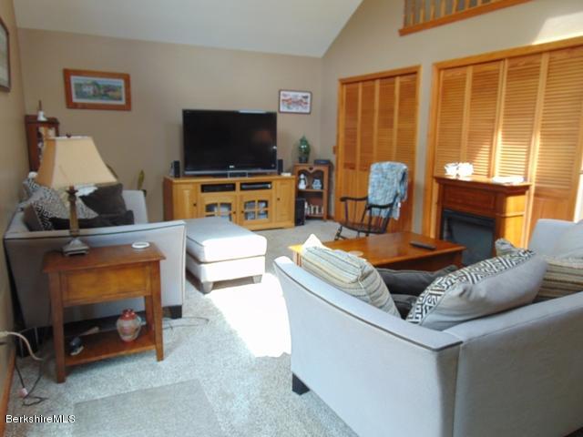 11 Constitution Road Pittsfield, MA 01201 - Photo 6 of 29 11 Constitution (20)