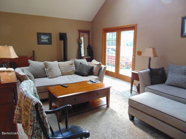 11 Constitution Road Pittsfield, MA 01201 - Photo 7 of 29 11 Constitution (21)