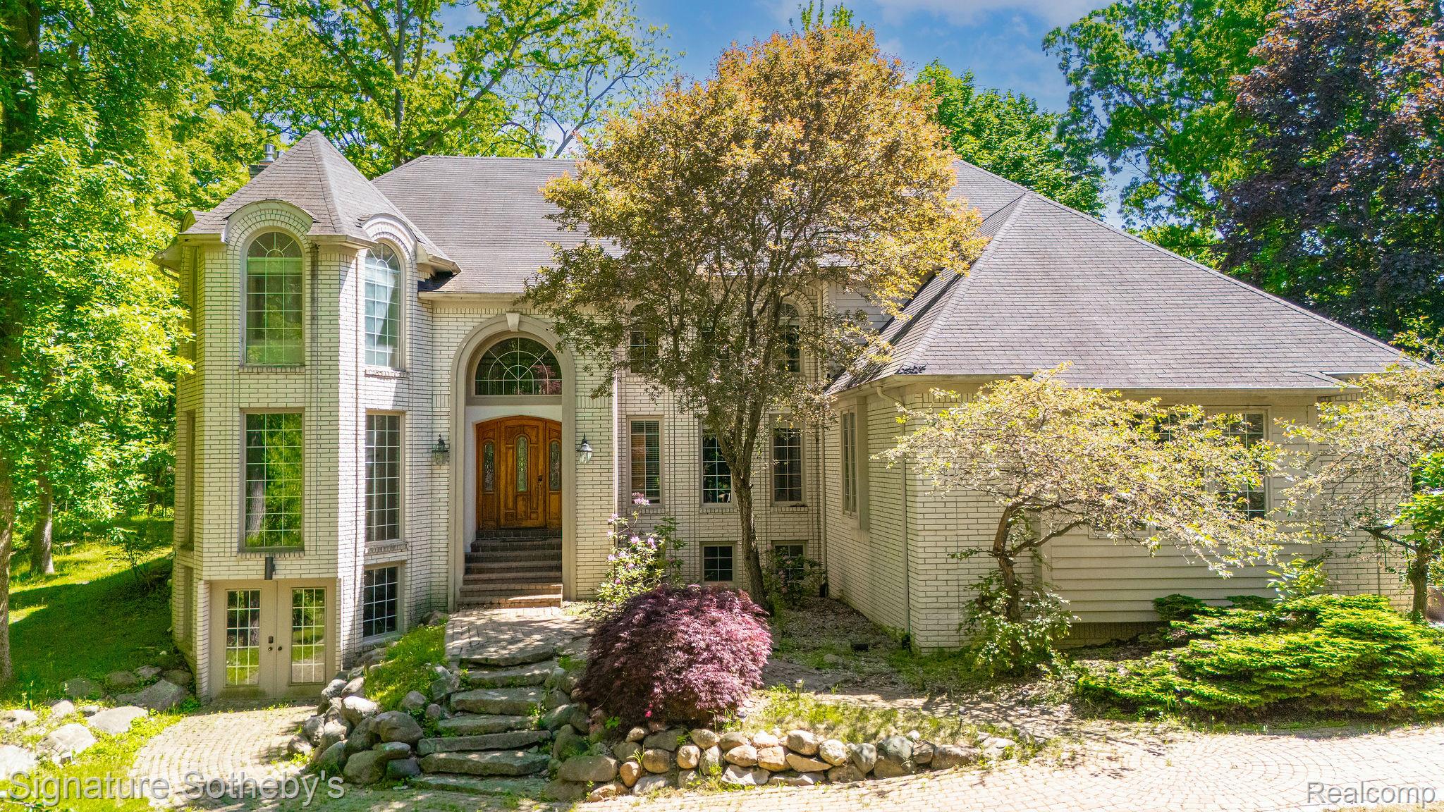 2855 Cranbrook Ridge Court Rochester, MI 48306 - Photo 2 of 31 2855CranbrookRidgeCt4.jpg